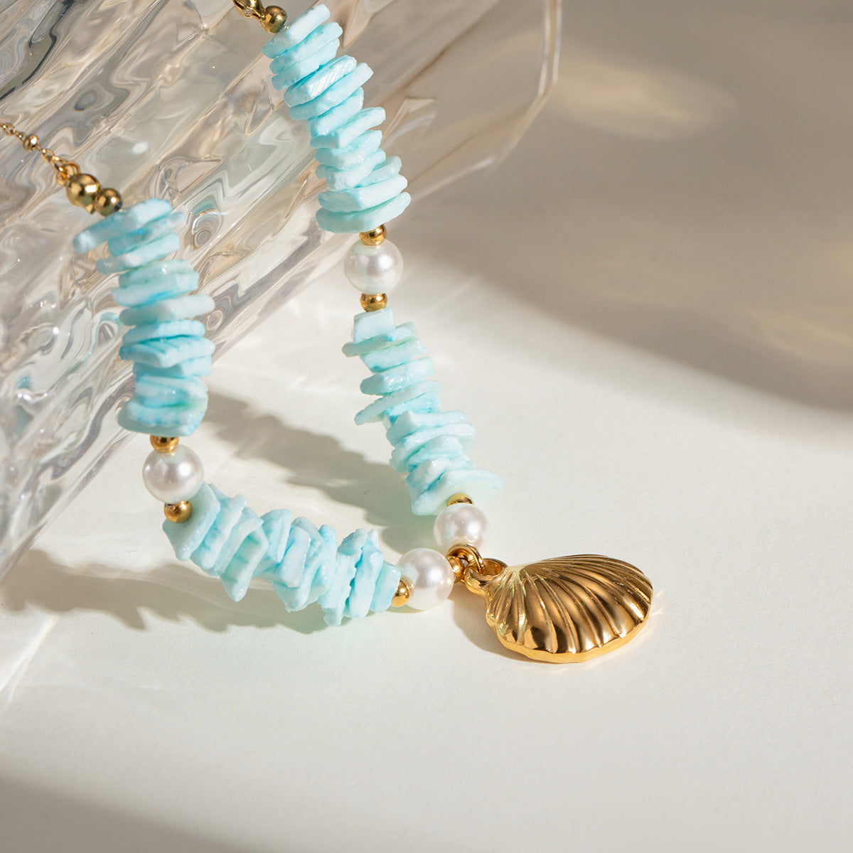 Collar con colgante de concha de perla
