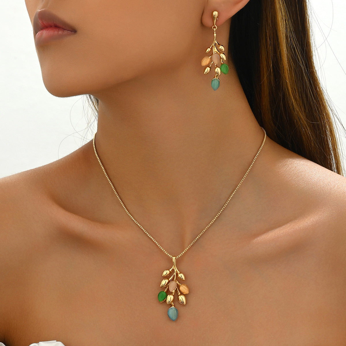 Pendientes, collares y joyas para mujer
